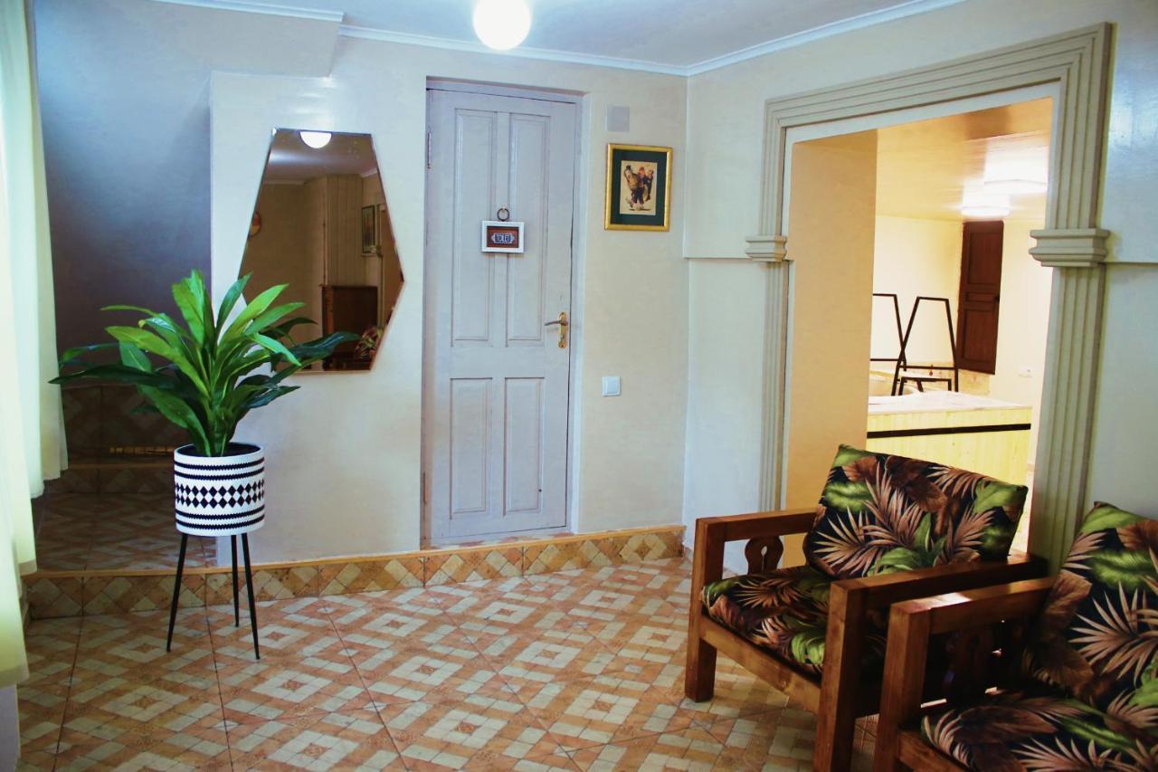 Guesthouse Of Manoni Ratiani Mestia Buitenkant foto